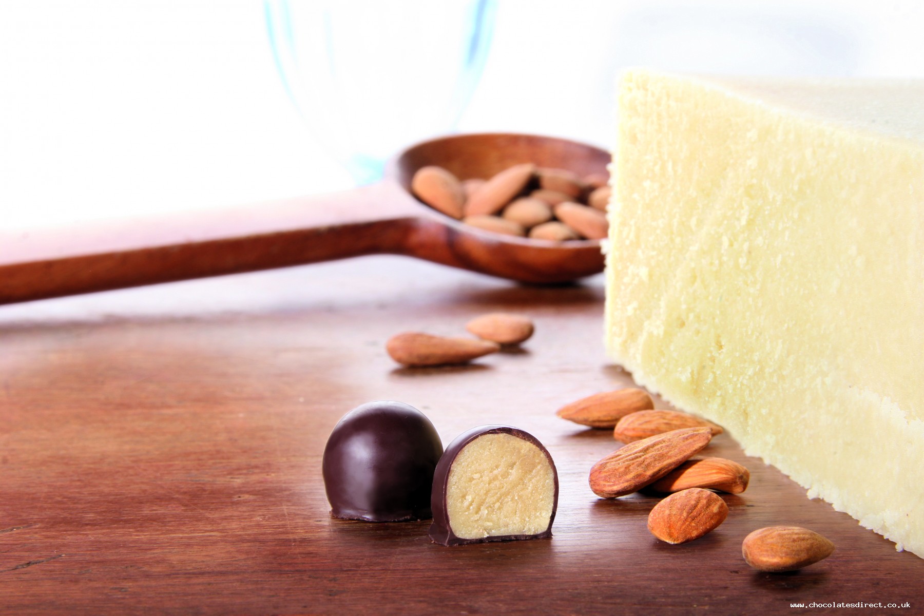 Dark chocolate marzipan bar 140g