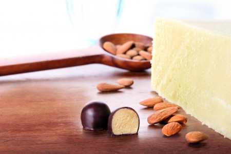 Dark chocolate marzipan bar 140g